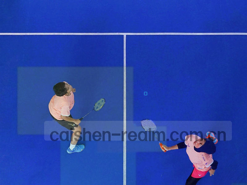 金色财神像与棋盘融合，背景有湖南地标剪影